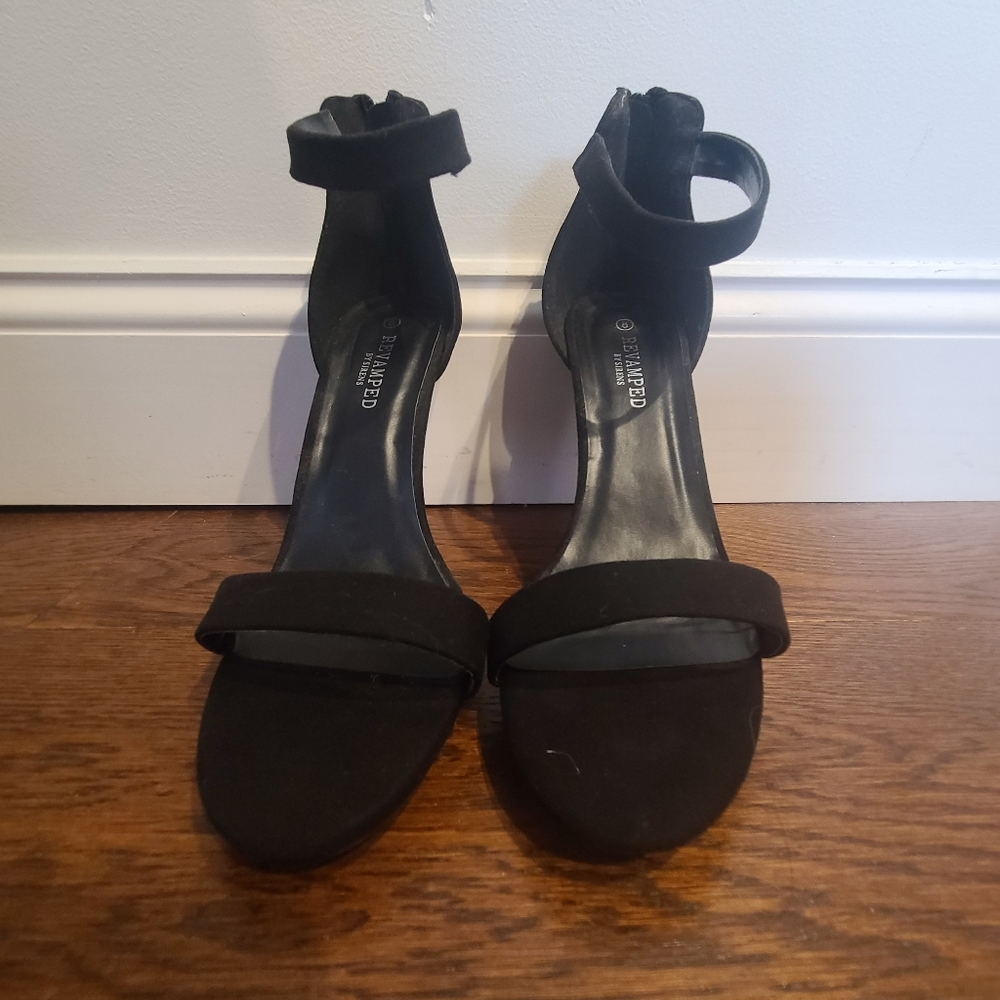 Womens Revamped black suede heels, ankle strap, size 8, worn 1x indoors like new